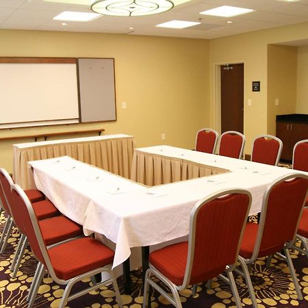Hampton Inn Richmond - Airport Сандстон Экстерьер фото