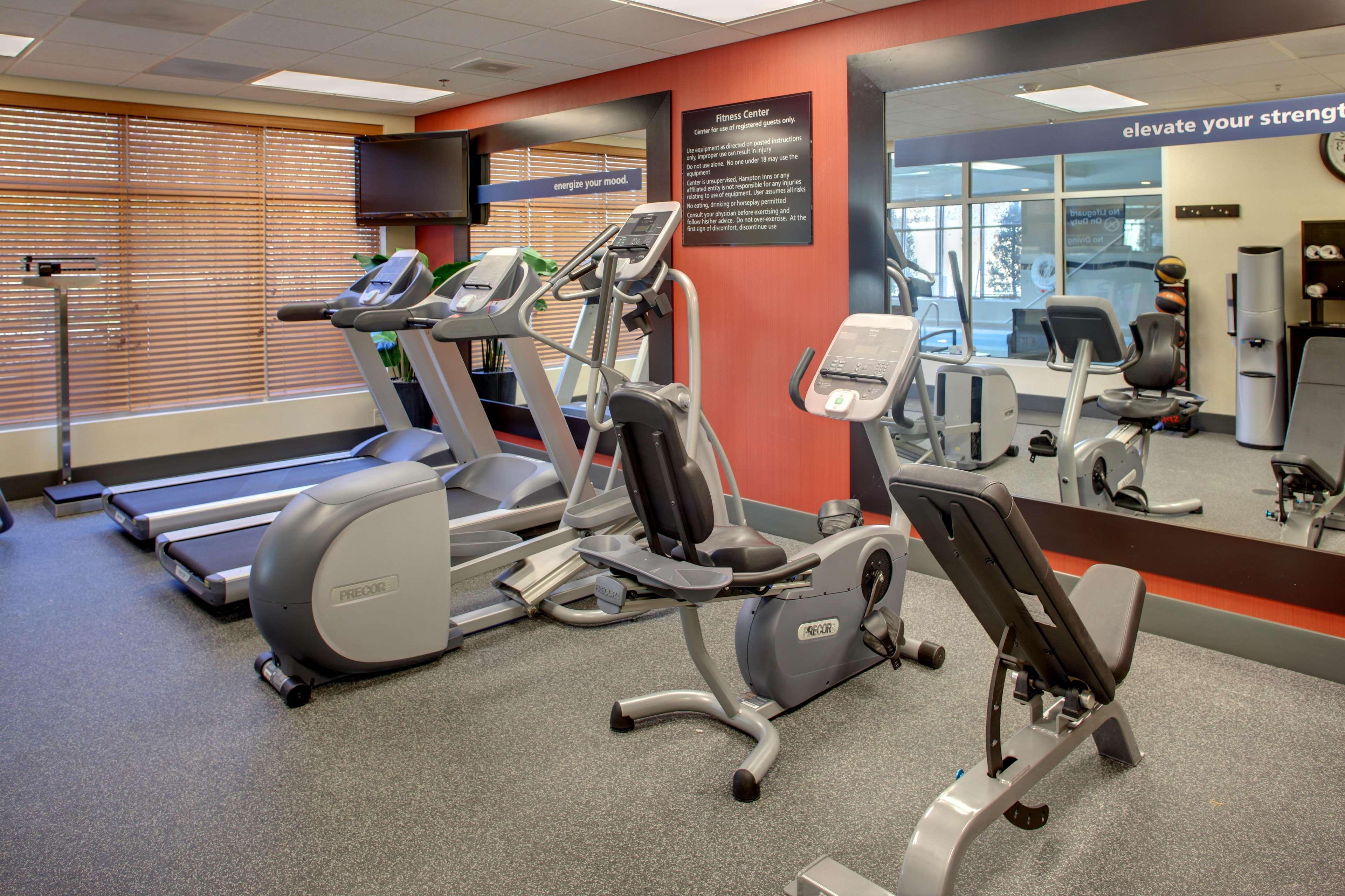 Hampton Inn Richmond - Airport Сандстон Экстерьер фото