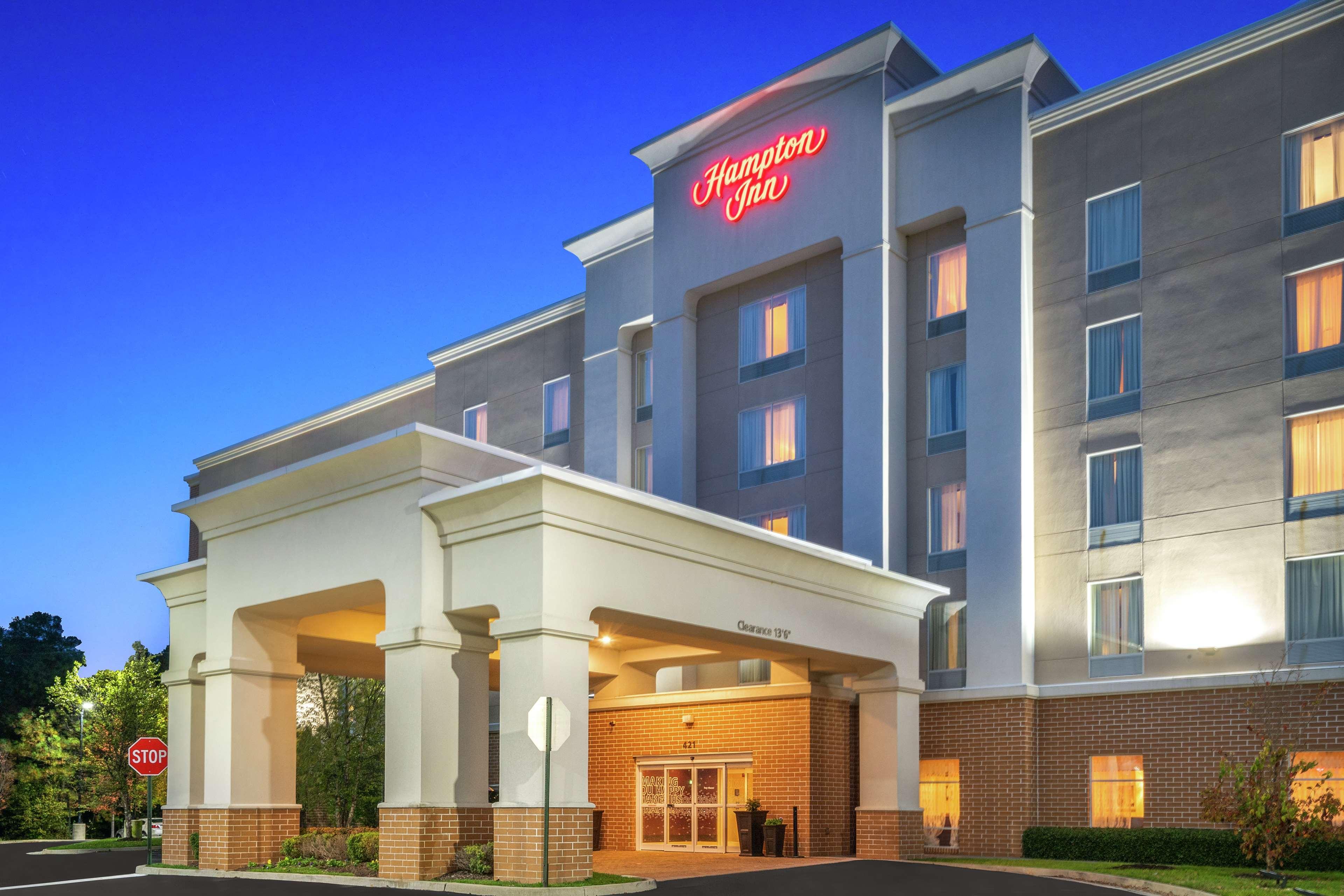 Hampton Inn Richmond - Airport Сандстон Экстерьер фото
