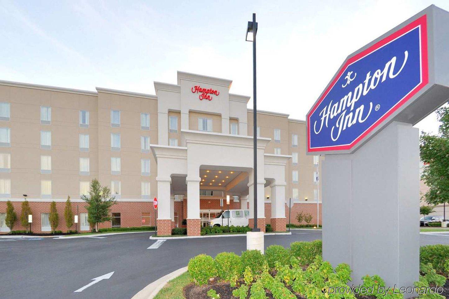 Hampton Inn Richmond - Airport Сандстон Экстерьер фото