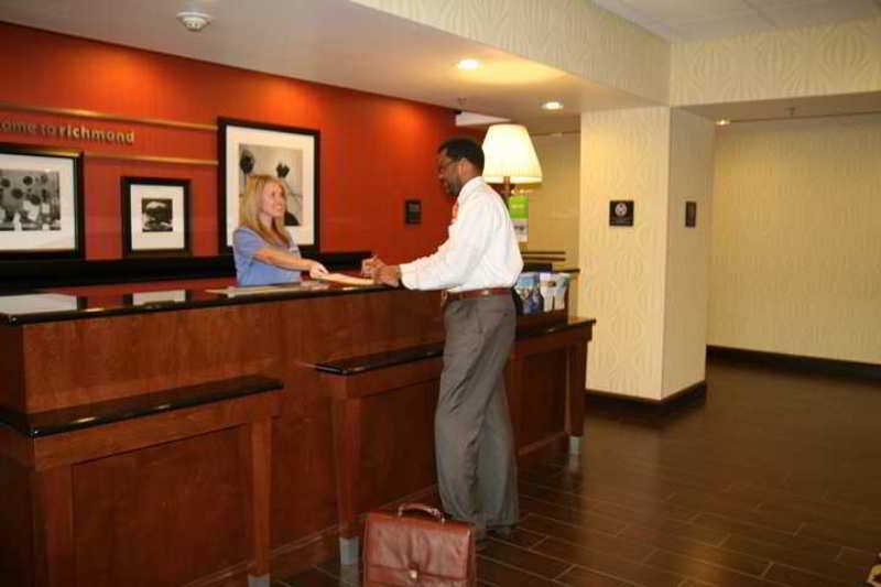Hampton Inn Richmond - Airport Сандстон Интерьер фото