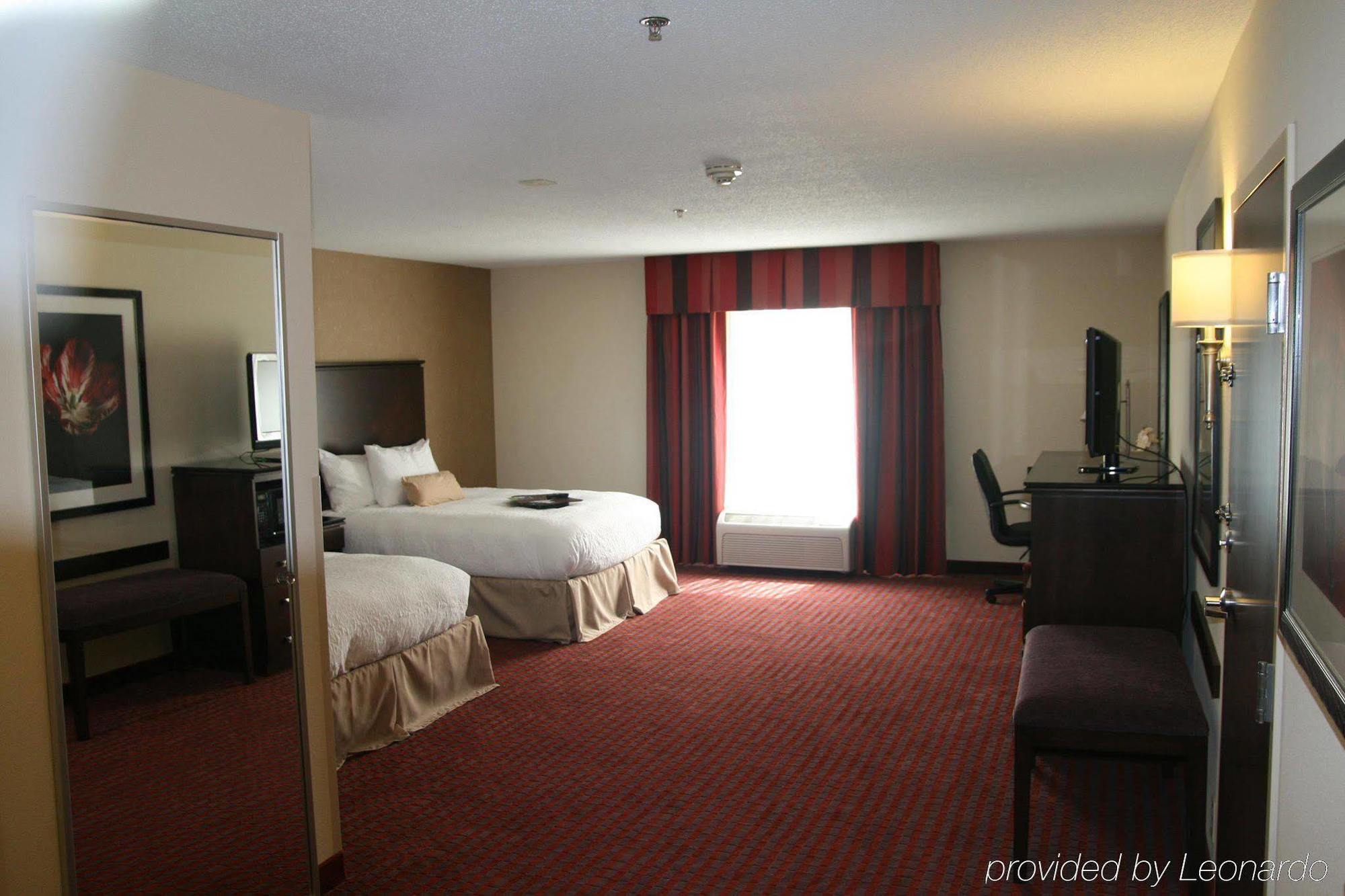 Hampton Inn Richmond - Airport Сандстон Номер фото