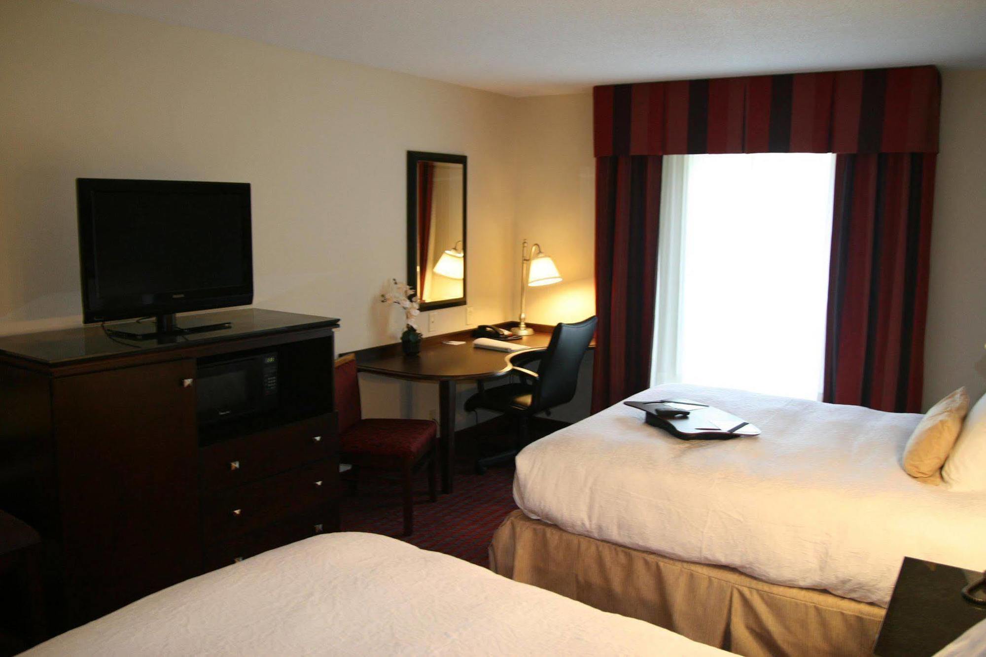 Hampton Inn Richmond - Airport Сандстон Номер фото