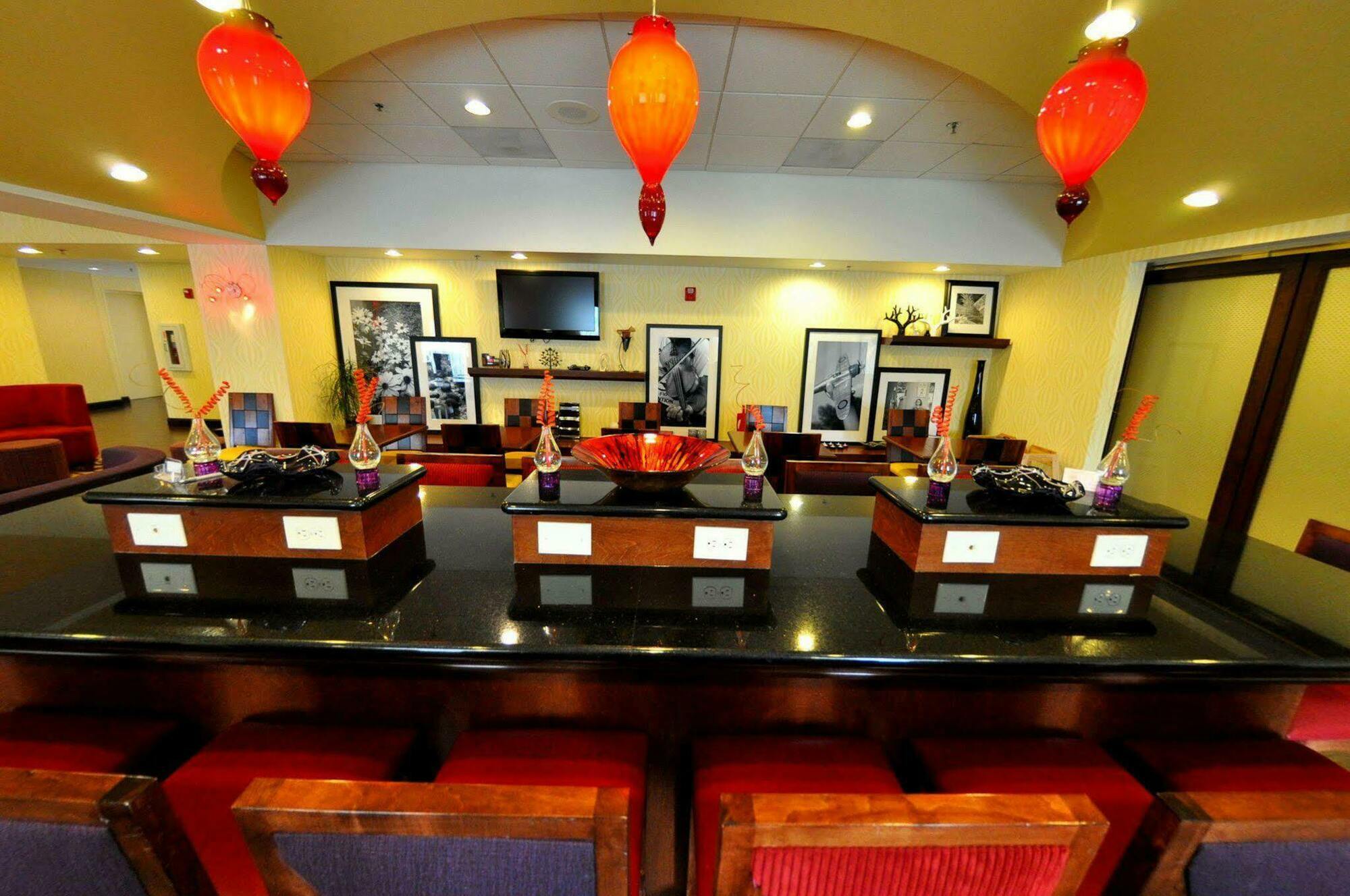 Hampton Inn Richmond - Airport Сандстон Интерьер фото